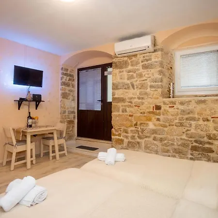 Splitska Kala Апартаменты *